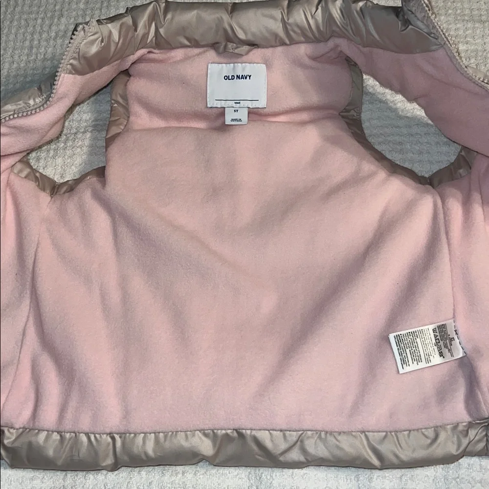 NWT Girls Old Navy Beige Puffer Vest - Size 5T